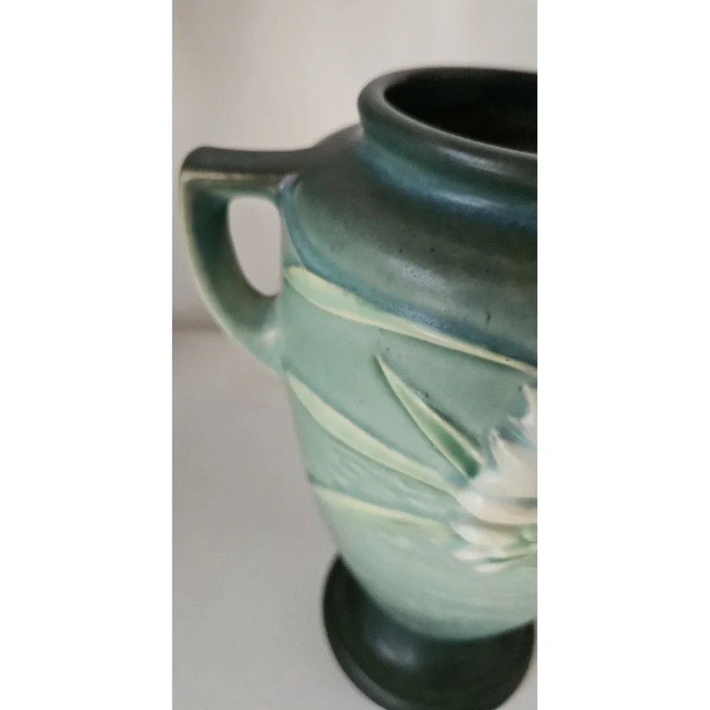 Roseville Pottery Freesia Vase 121-8 Green Lavender White Flowers